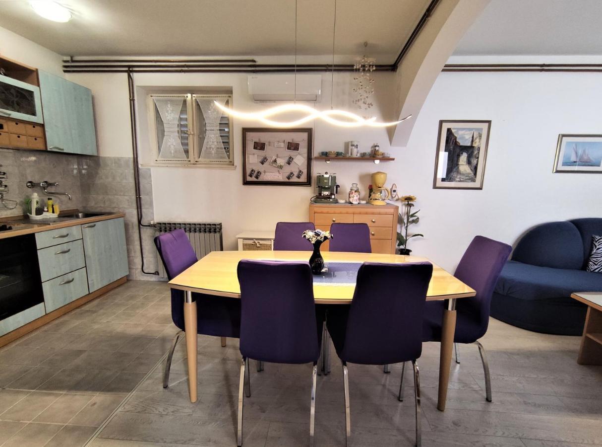 With A Parking Space - 6784 Makarska
