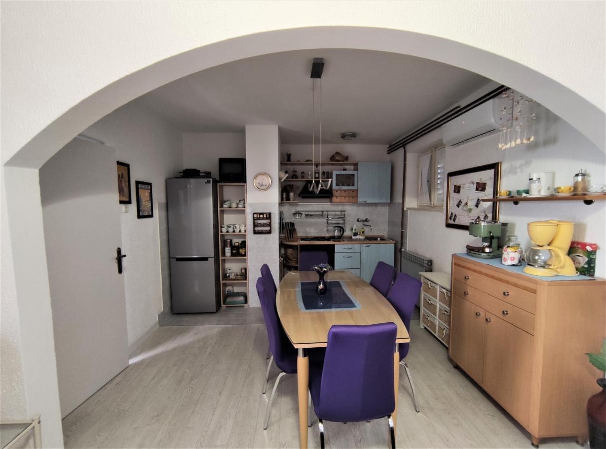 With A Parking Space - 6784 Appartement Makarska